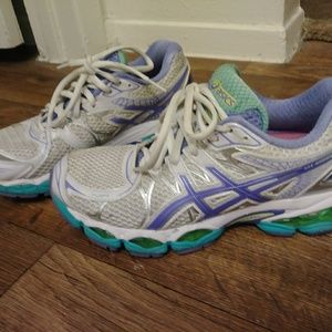 Women's Asics Gel Nimbus 16
